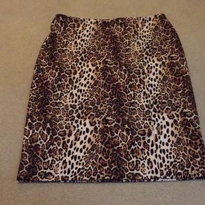 Sexy leopard print pencil skirt.